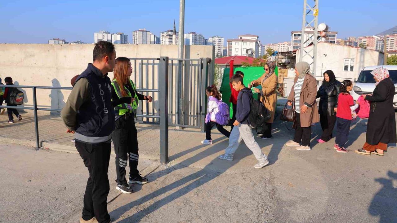 Kahramanmaraş'ta okullarda polis görevi başladı, veliler tedbirlerden memnun