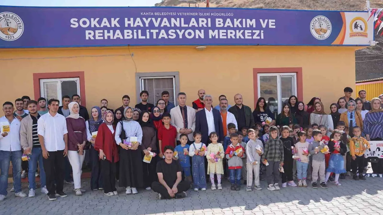 Kahta Belediyesi çocuklarla 'satın alma, sahiplendir' mesajı verdi