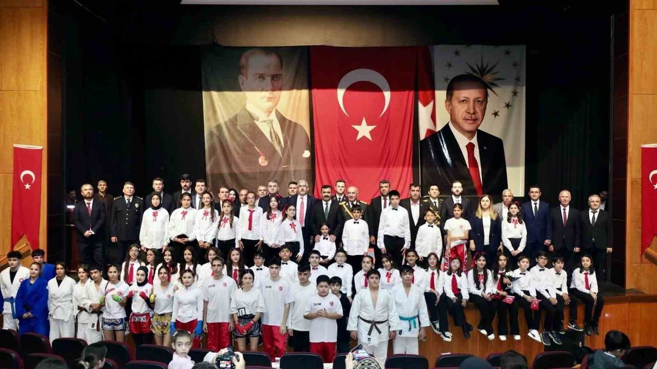 Kahta'da cumhuriyetin 103. yılı törenlerle kutlandı