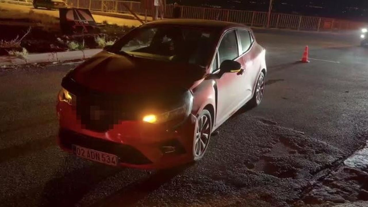 Kahta'da kavşakta kafa kafaya çarpışma: dört kişi yaralandı