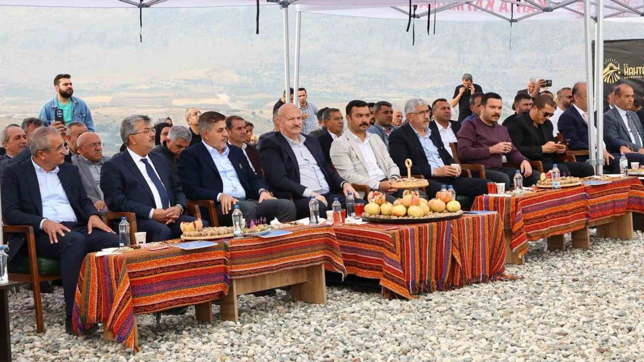 Kahta'da tarih ve tatlar buluştu: Karakuş'ta Kahtafest'te yöresel lezzetler tanıtıldı