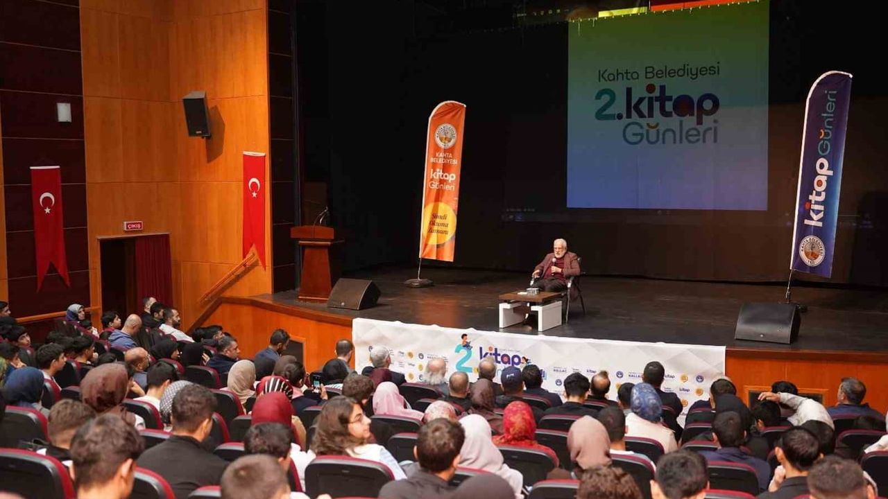 Kâhta kitap günleri'nde tarih sohbeti: İhsan Süreyya Sırma okurlarla buluştu