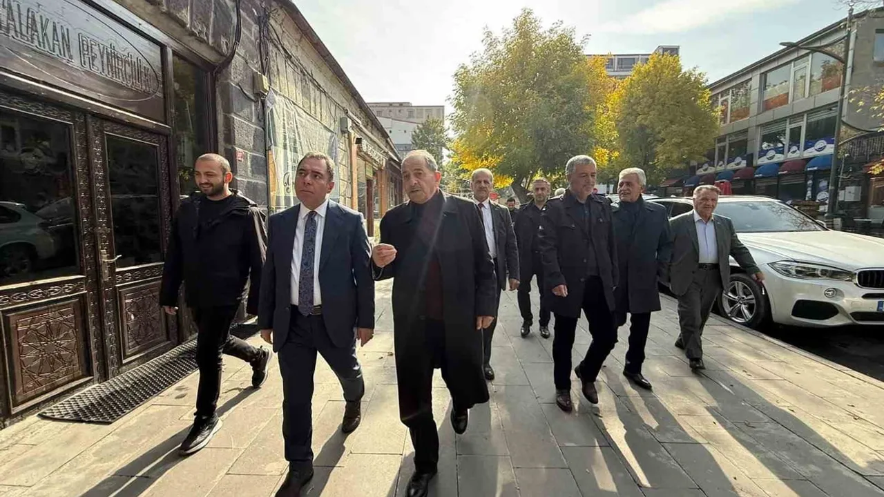Kaldırımlar için ortak sorumluluk çağrısı: Kars esnafına bilgilendirme