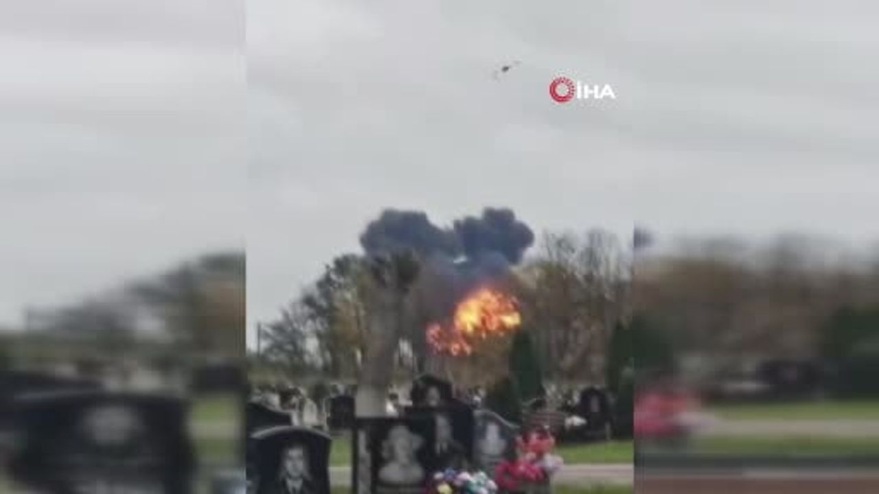 Kaliningrad'da eğitim uçuşunda Su-30SM düştü, iki pilot sağ kurtuldu
