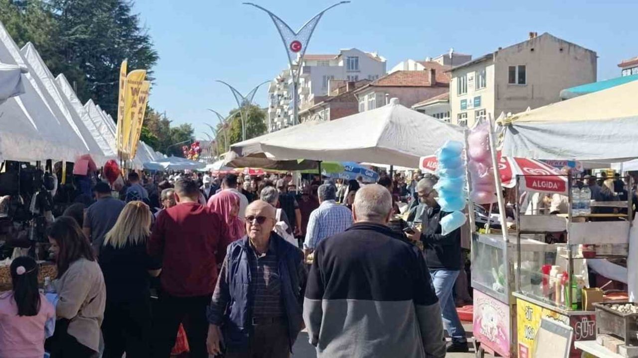 Kaman’da esnaf çadırlarıyla sokaklar bayrama dönüştü