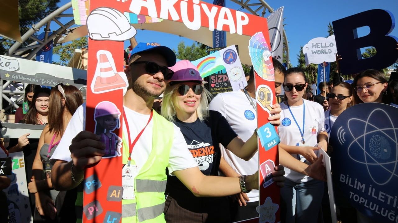 Kampüste 142 topluluk bir arada: Akdeniz Üniversitesi tanıtım günleri başladı