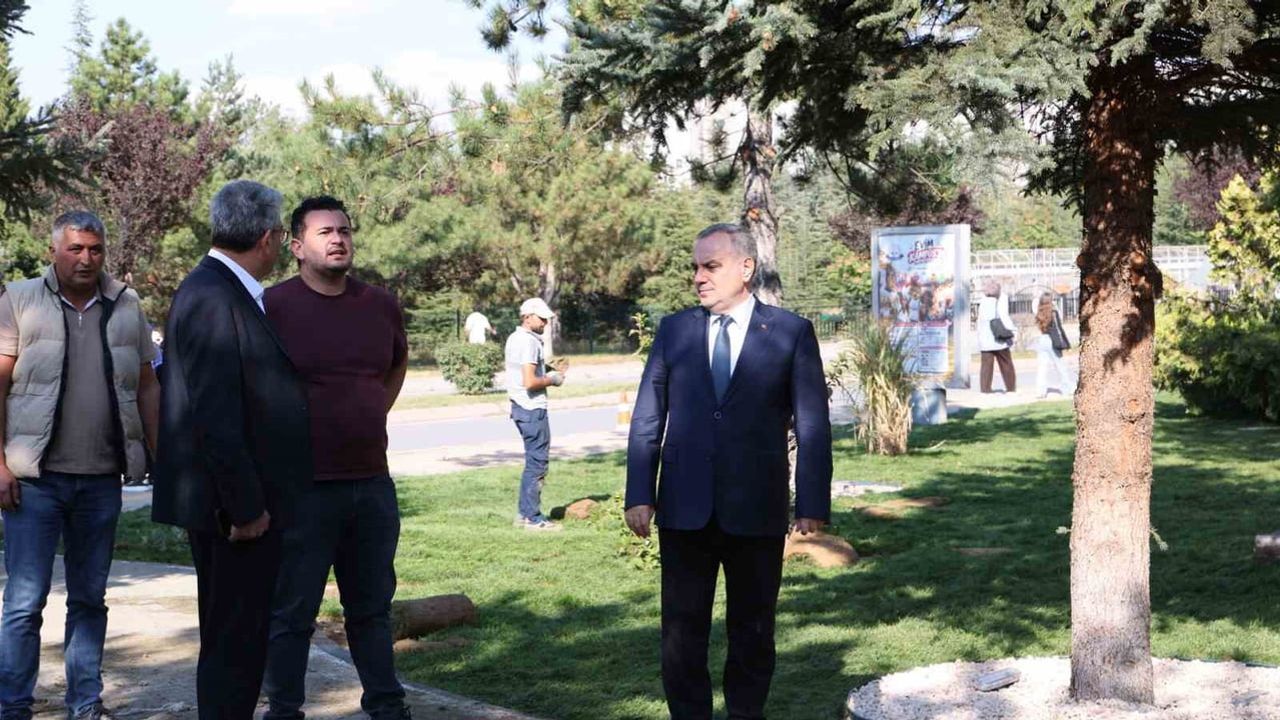 Kampüste yeni sosyal nefes: rektör Altun park çalışmalarını yerinde inceledi
