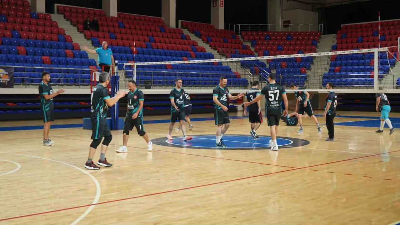 Kamu çalışanları Niğde'de şampiyonluk kadar birlik peşinde