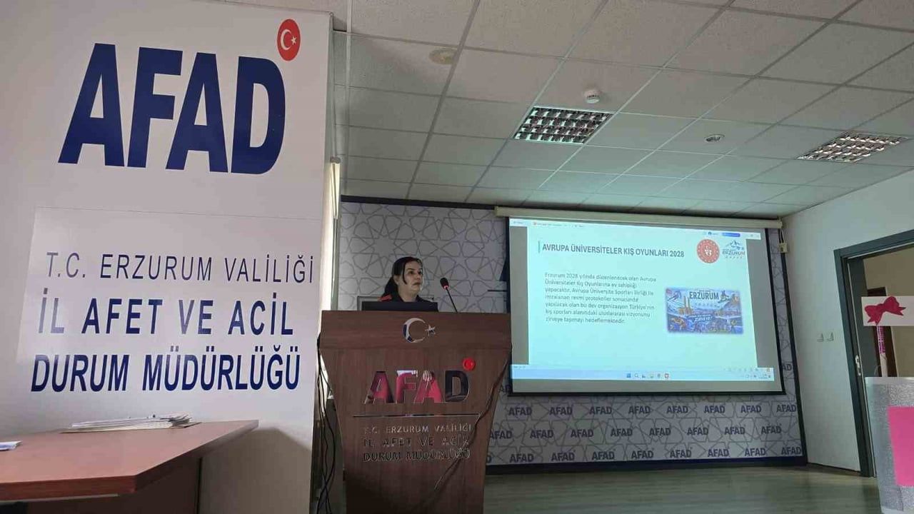 Kamu personeline spor ve beslenme bilinci aşılayan ekip Erzurum'da