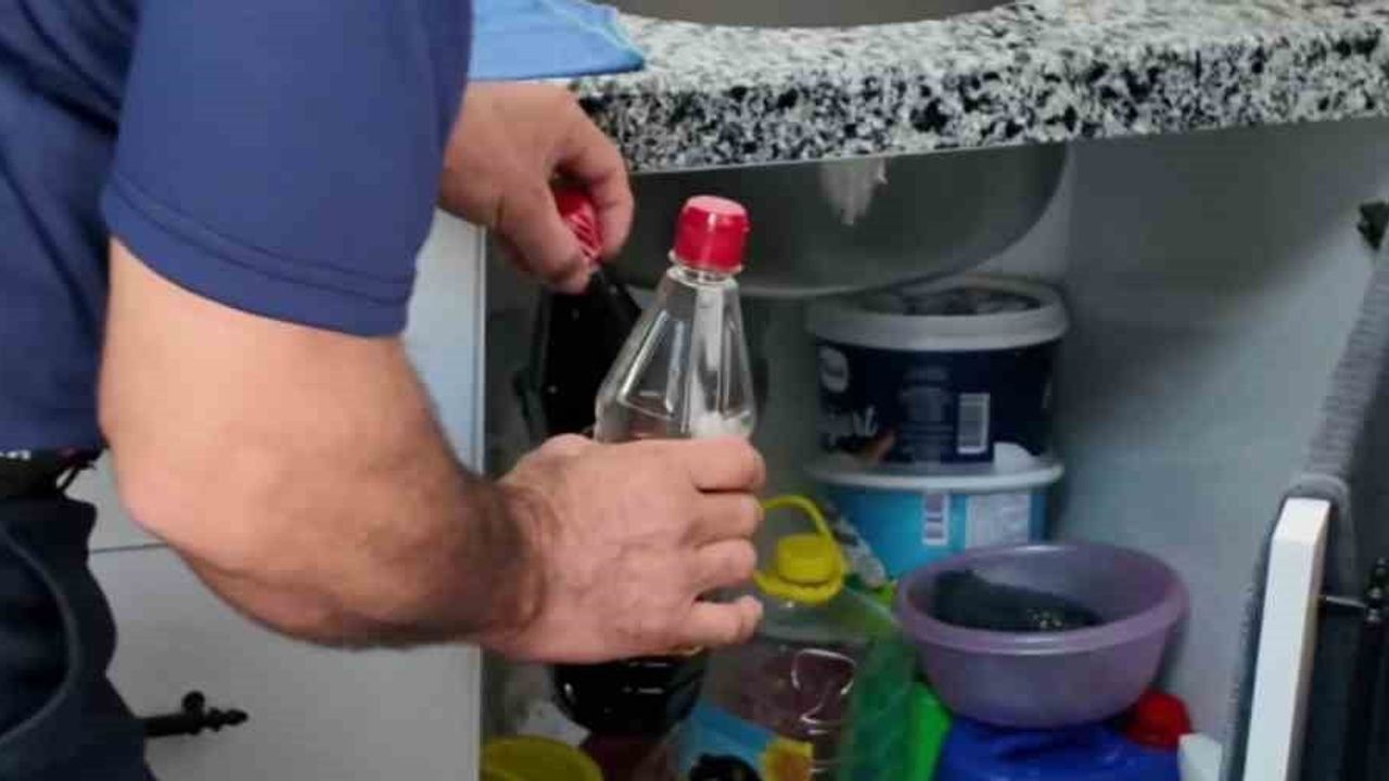 Kantin görevlisi 'abi vallahi yerimiz dar' diyerek deterjanı gıdalarla aynı dolaba koydu