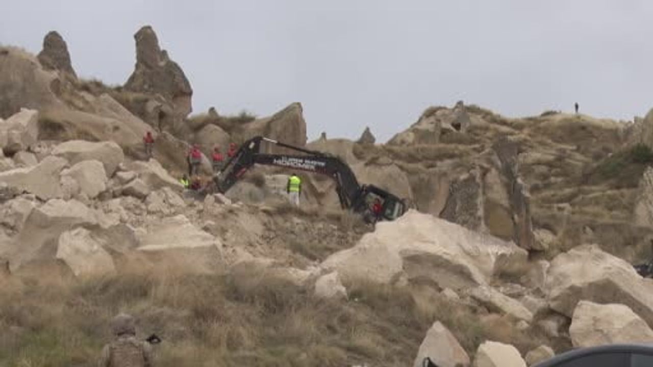 Kapadokya’da peribacasının çöküşü sonrası arama kurtarma çalışmaları sürüyor