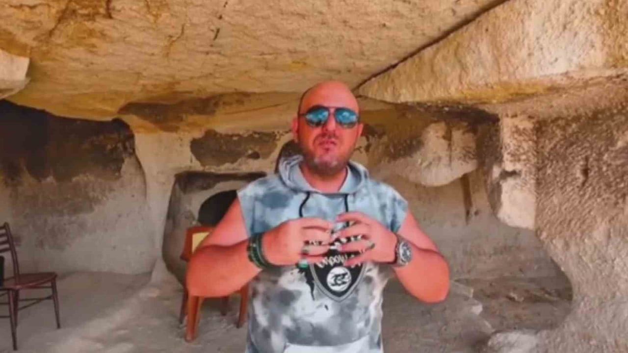 Kapadokya'da yıkılan peribacasını aylardır işaret eden uzman
