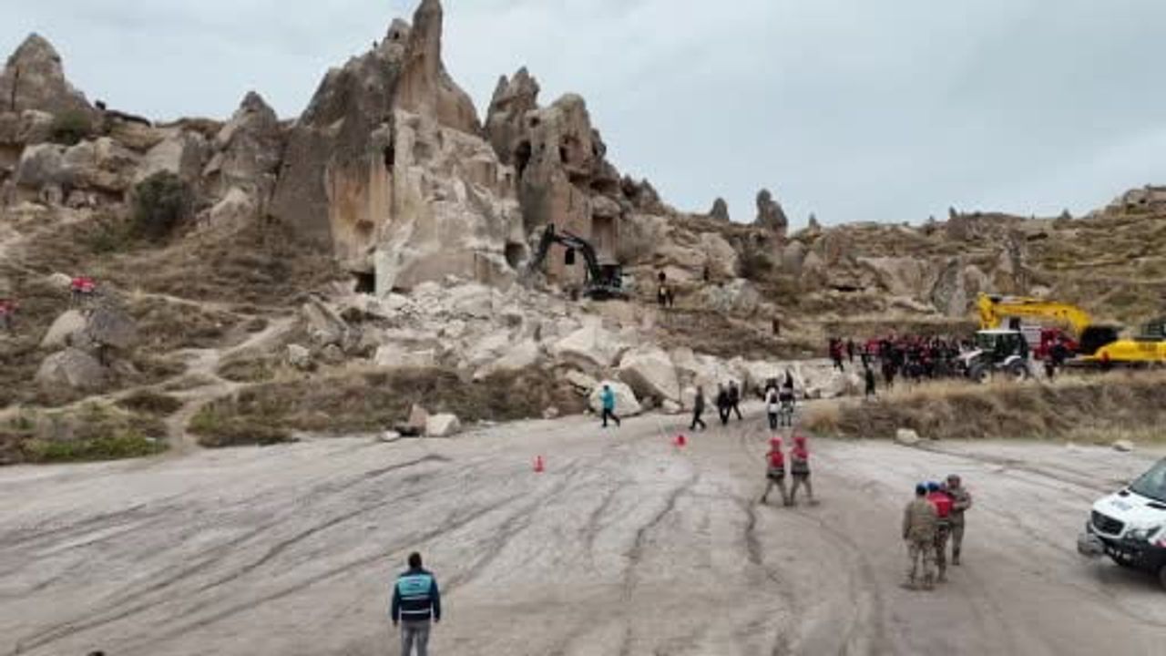 Kapadokya’da yıkılan peribacasının enkazında arama kurtarma sürüyor