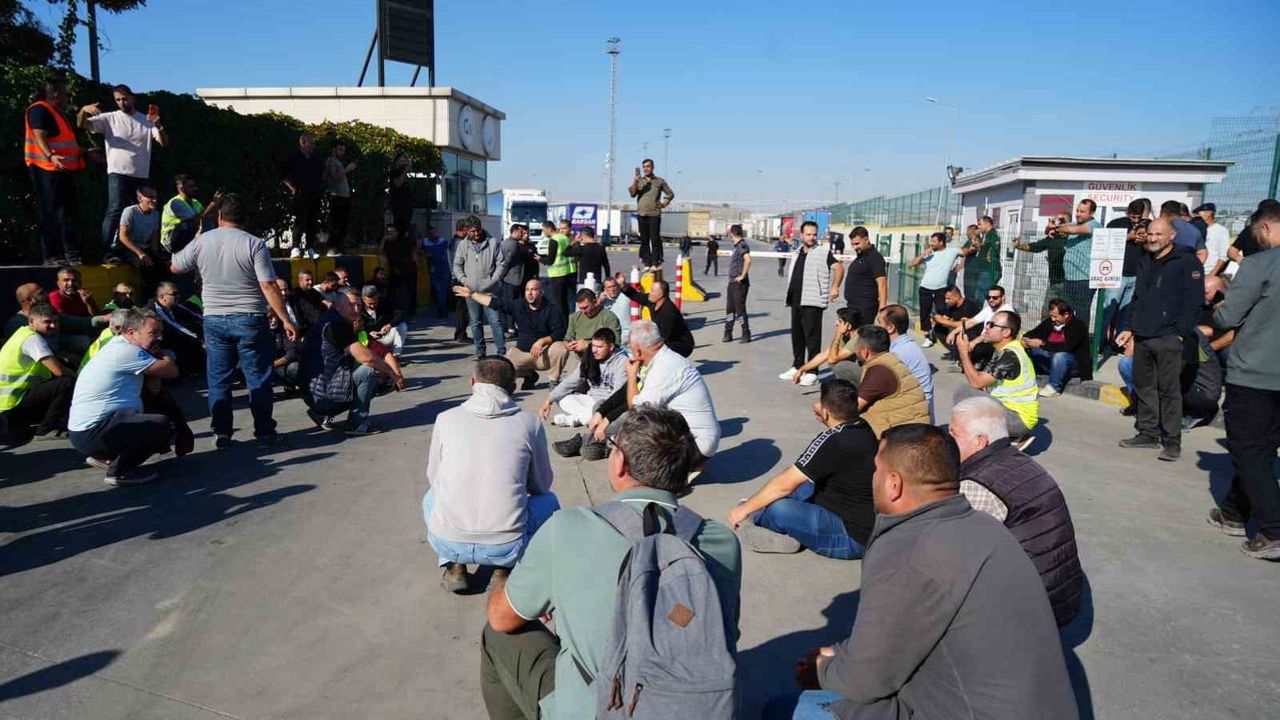 Kapıkule'de tır sürücülerinin eylemi: Schengen kısıtları ve kuyruklar taşımayı zora sokuyor