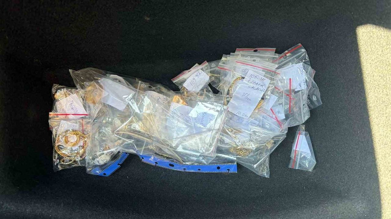 Kapitan Andreevo kontrolünde minibüste 104 bin euroluk beyan edilmemiş altın bulundu