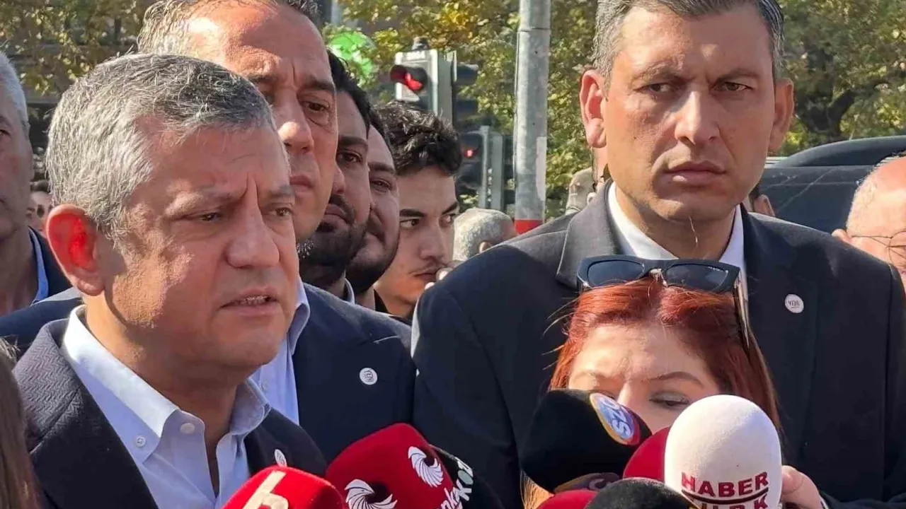 Kara bulutların gölgesinde vefa: Ankara Garı saldırısında yaşamını yitirenler 11. yılda anıldı