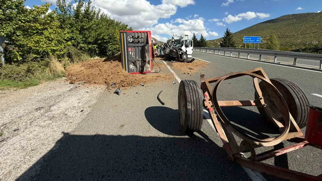 Karaali mevkiinde trafik kazası: minibüs ile gübre yüklü traktör çarpıştı