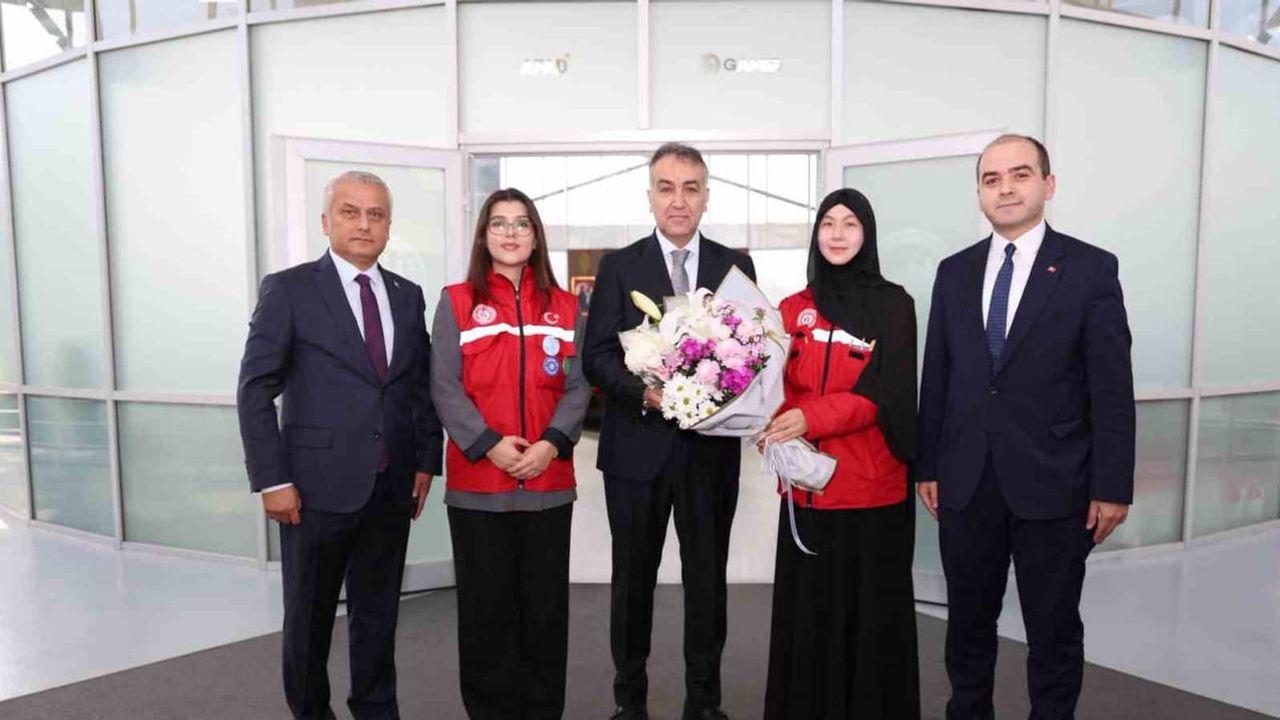 Karabük'te 44 öğrenci Damla hareketiyle dayanışmayı sahaya taşıdı