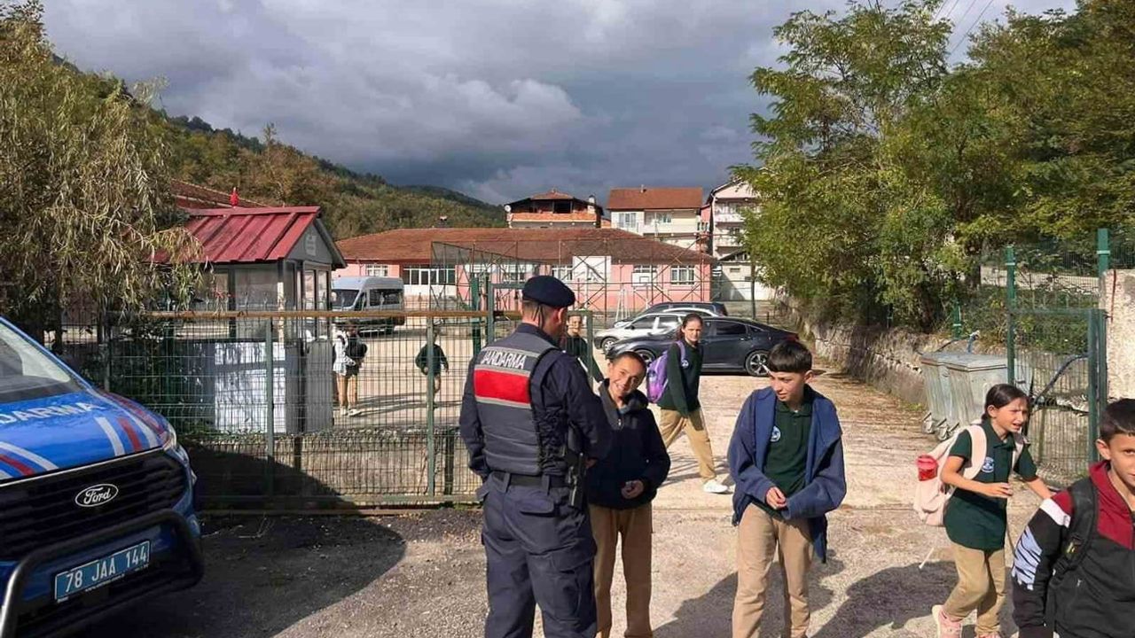 Karabük'te öğrencilerin huzuru için okul çevresinde kapsamlı önlemler
