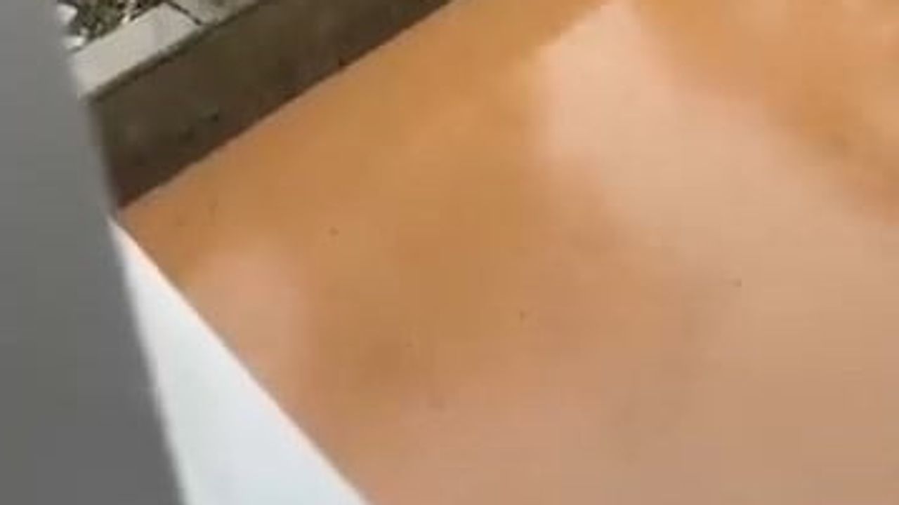 Karacabey'de sağanak yaşamı aksattı, denize açılamayanlar evlerinin önünden balık tuttu