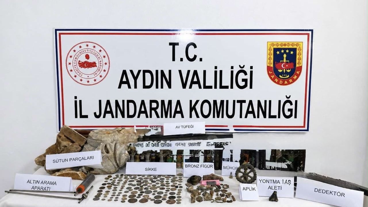 Karacasu'da ev aramalarında ortaya çıkan koleksiyon: 157 sikke ve çok sayıda obje