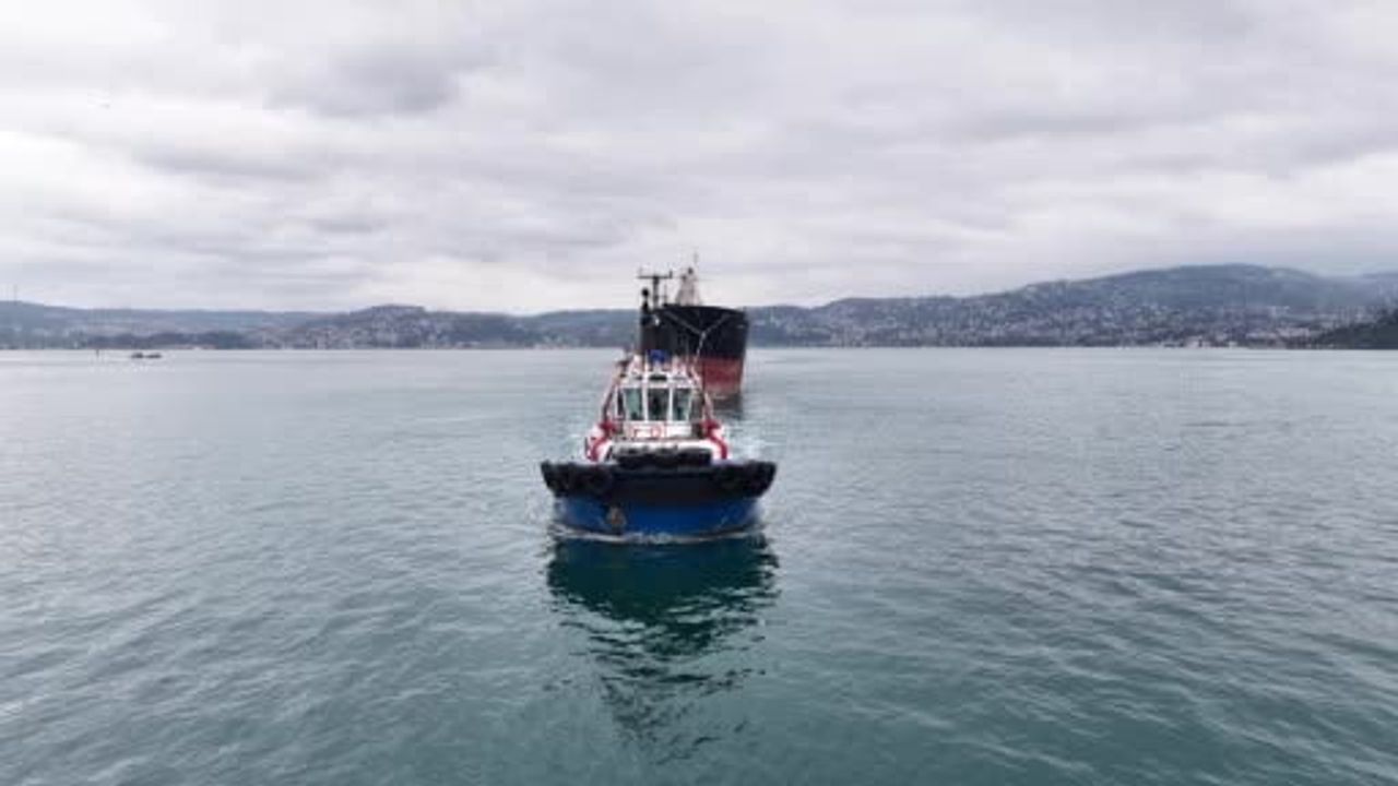 Karadeniz'de hedef alınan MV Aroyat'ın söküm rotası: İstanbul Boğazı geçişi