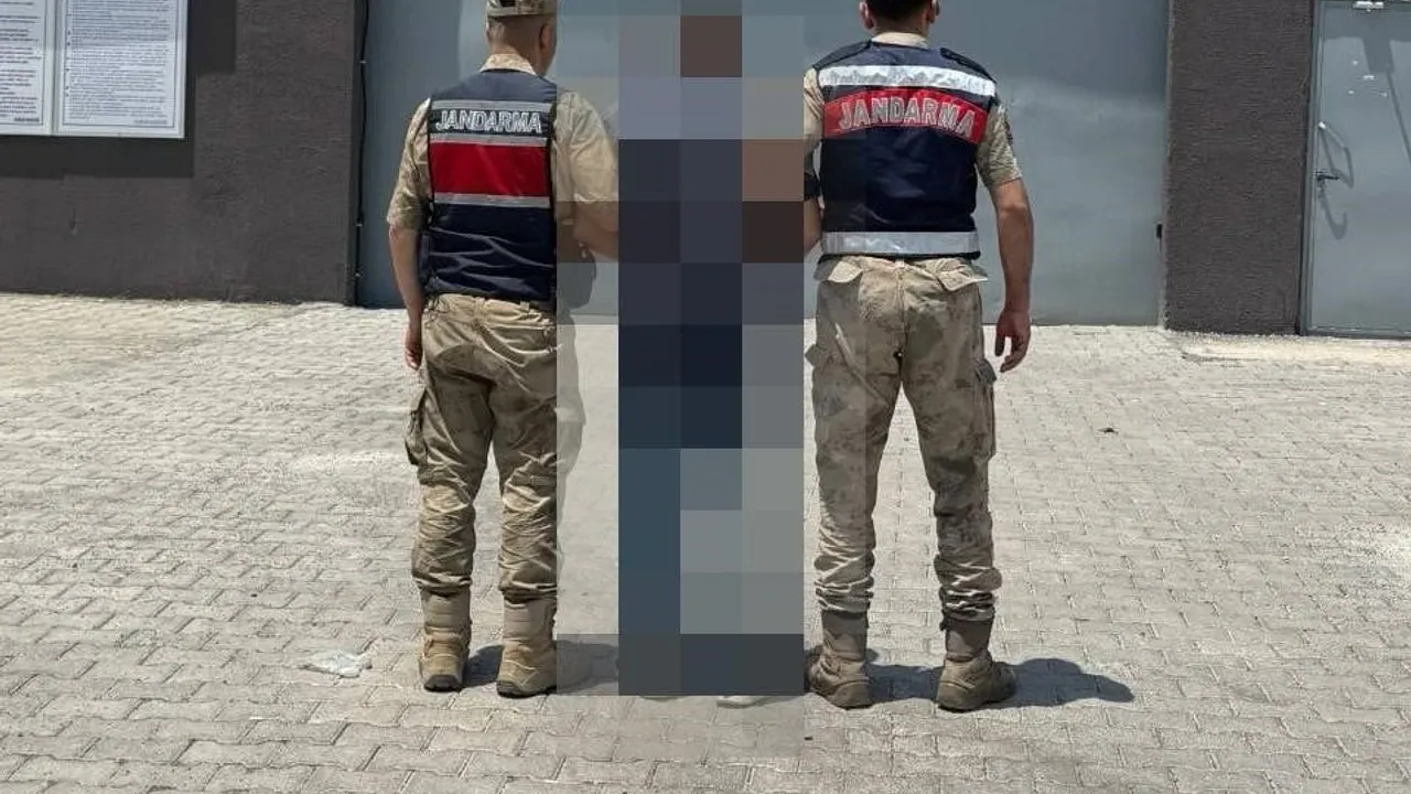 Karaköprü'de 7 yıl 6 ay cezası bulunan hükümlü jandarma tarafından yakalandı