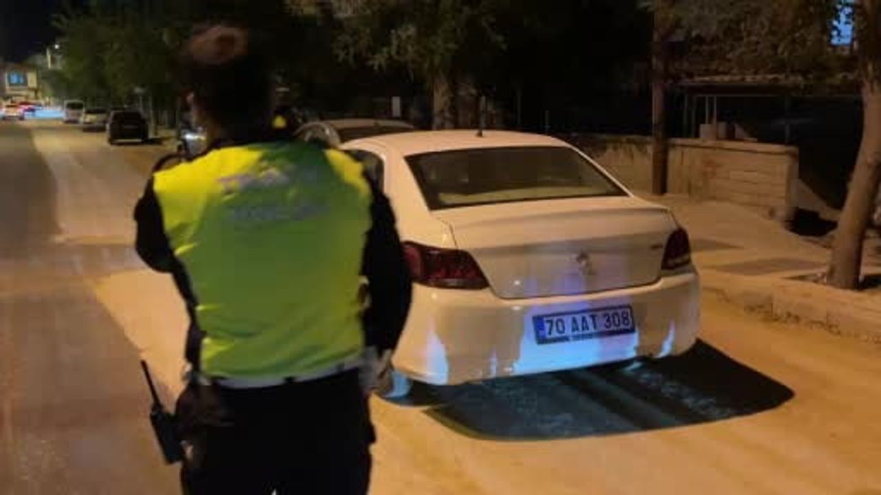 Karaman'da altyapı çalışması çukuru nedeniyle otomobilde jant ve lastik hasarı