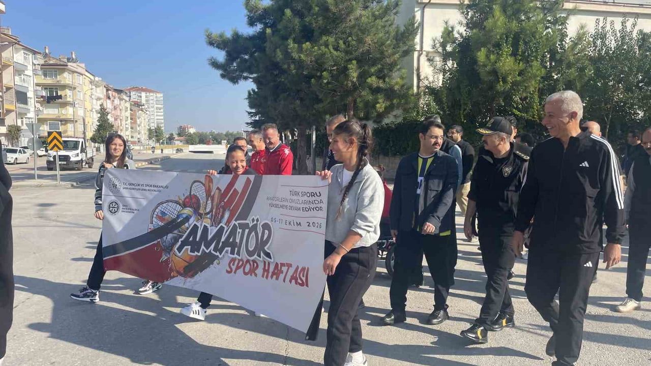 Karaman'da gençlik sahnesi: Amatör Spor Haftası kortejle açıldı