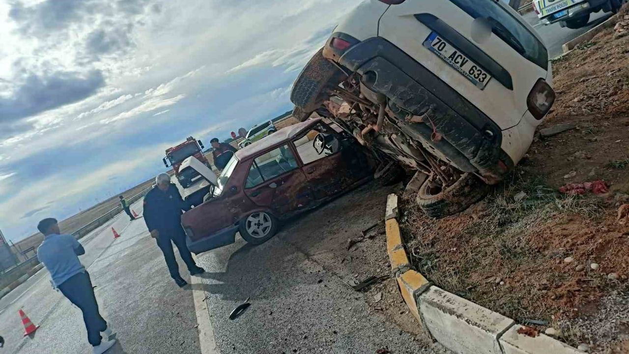 Karaman'da kavşakta çarpışma: cip ve otomobilde 2 yaralı