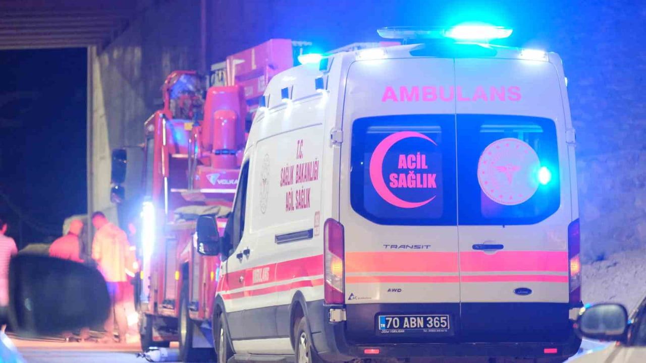 Karaman'da üst geçitteki kriz jandarmanın müdahalesiyle son anda önlendi
