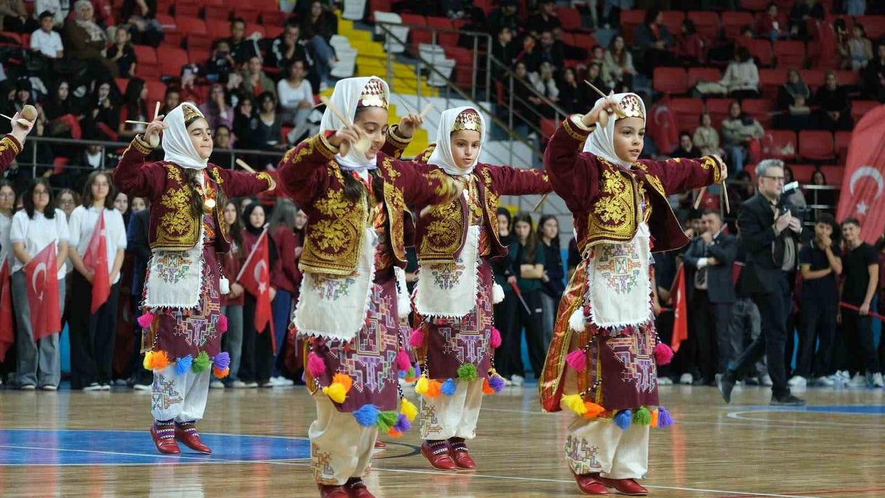 Karaman'da yağmura rağmen coşkulu 29 ekim kutlaması