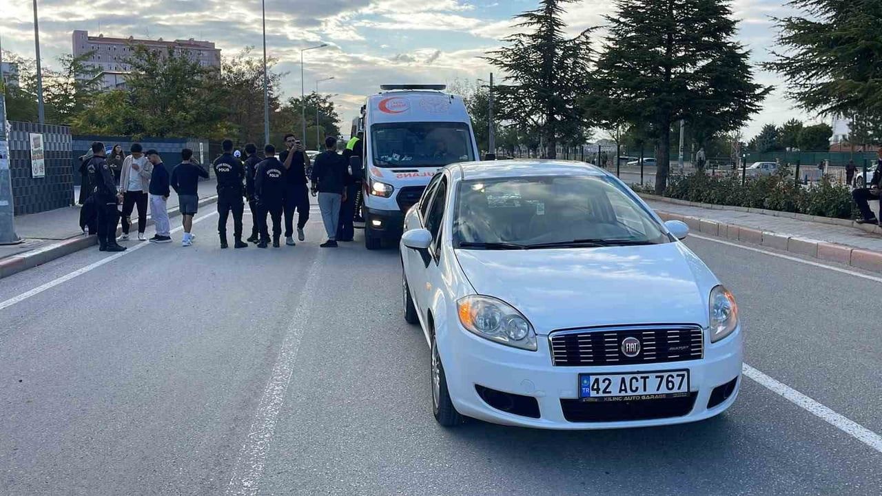 Karaman'da yaya geçidinde duran araca arkadan çarpan motosiklet sürücüsü hastaneye kaldırıldı