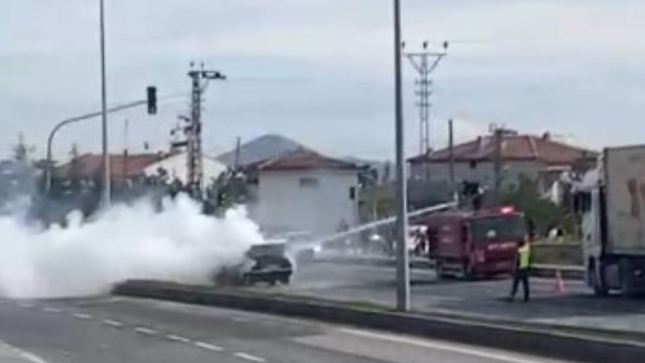 Karapınar çevre yolunda seyir halindeki otomobil alev aldı