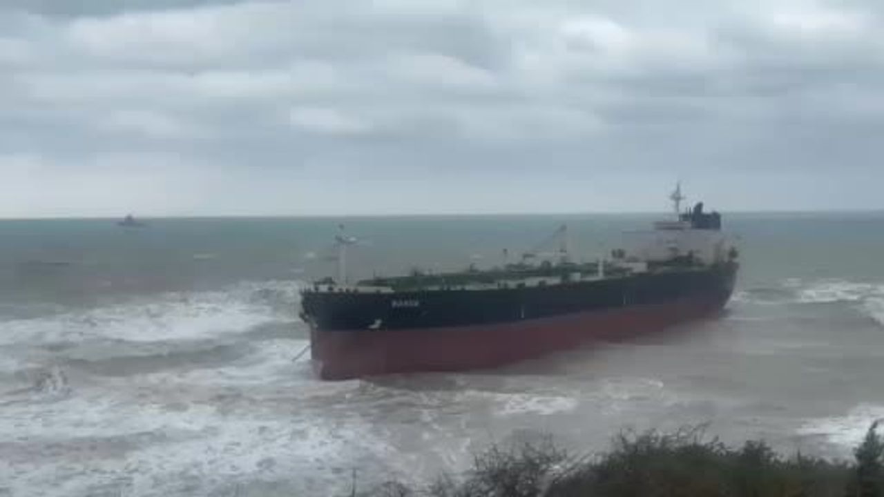 Karaya oturan Banda tankeri Sarıyer açıklarında kurtarıldı