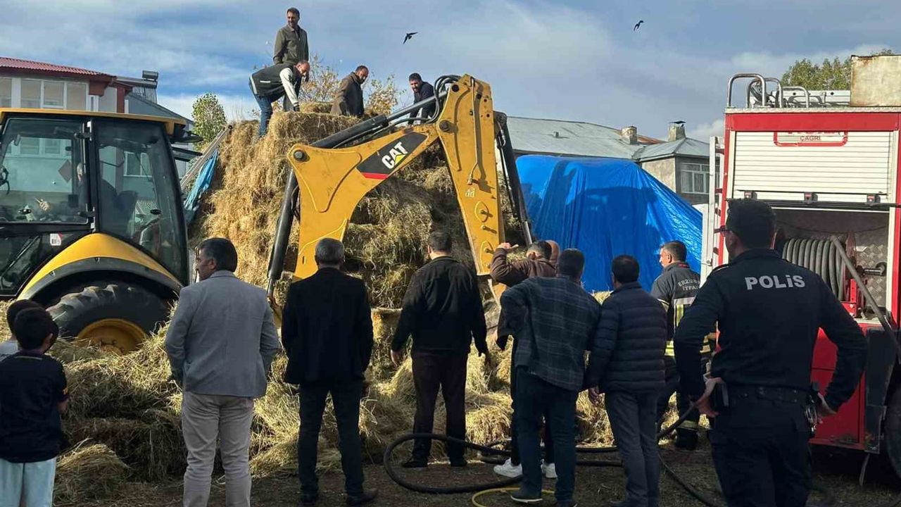 Karayazı'da evin önündeki otların alevlenmesi mahalleyi alarma geçirdi