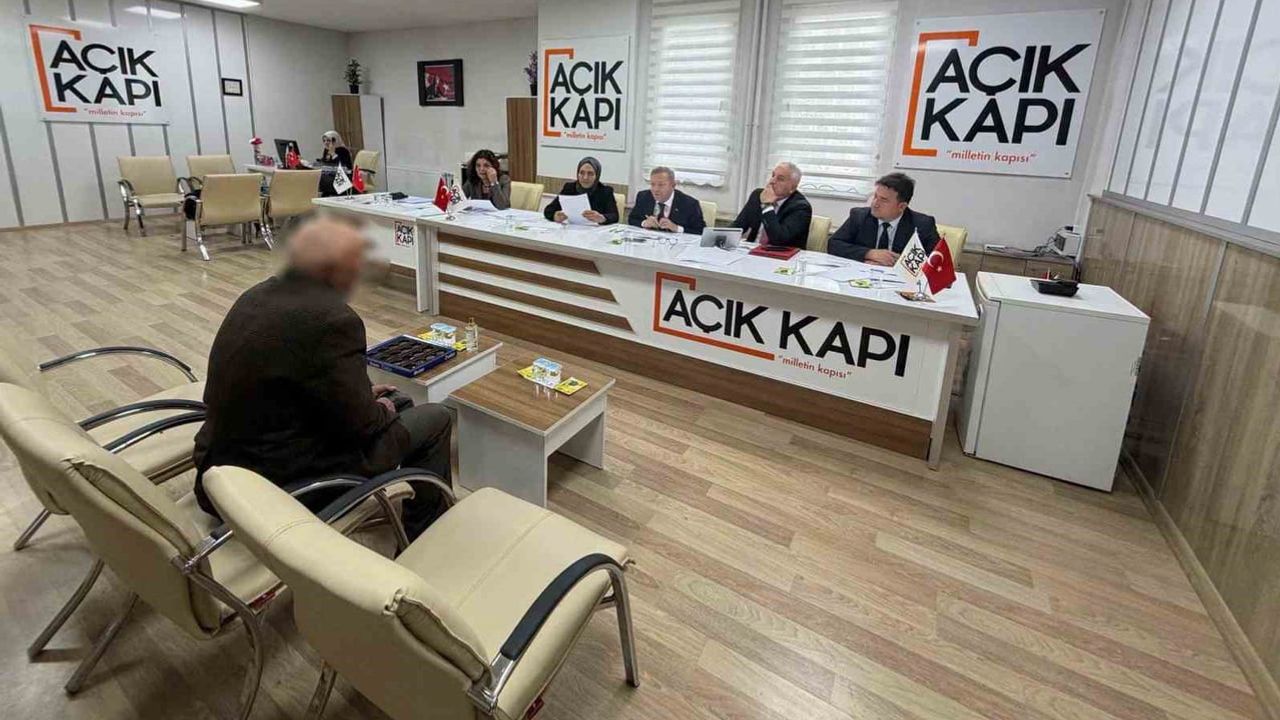 Kars'ta halk günü buluşması: Ziya Polat vatandaşların taleplerini dinledi