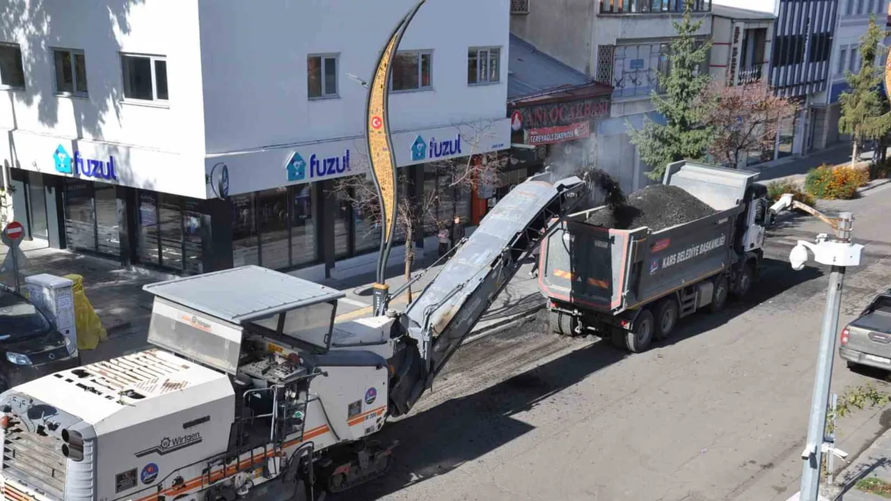 Kars’ta kışı beklemeden cadde yenileme seferberliği: Kazımpaşa'da söküm başladı