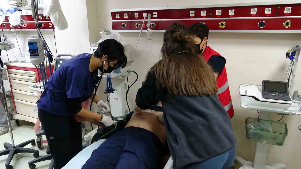 Kars'ta koordinasyon sınavı: hastane afet planı 10 yaralıyla test edildi