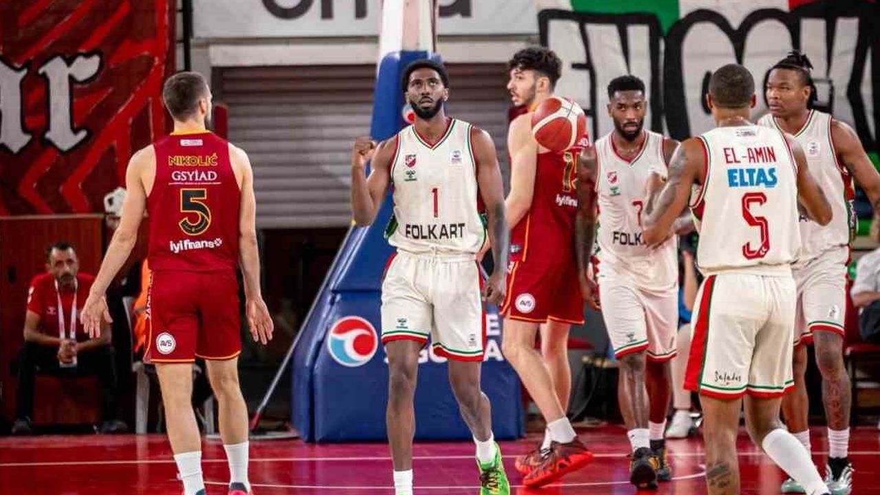 Karşıyaka iki iç sahada çıkış arıyor
