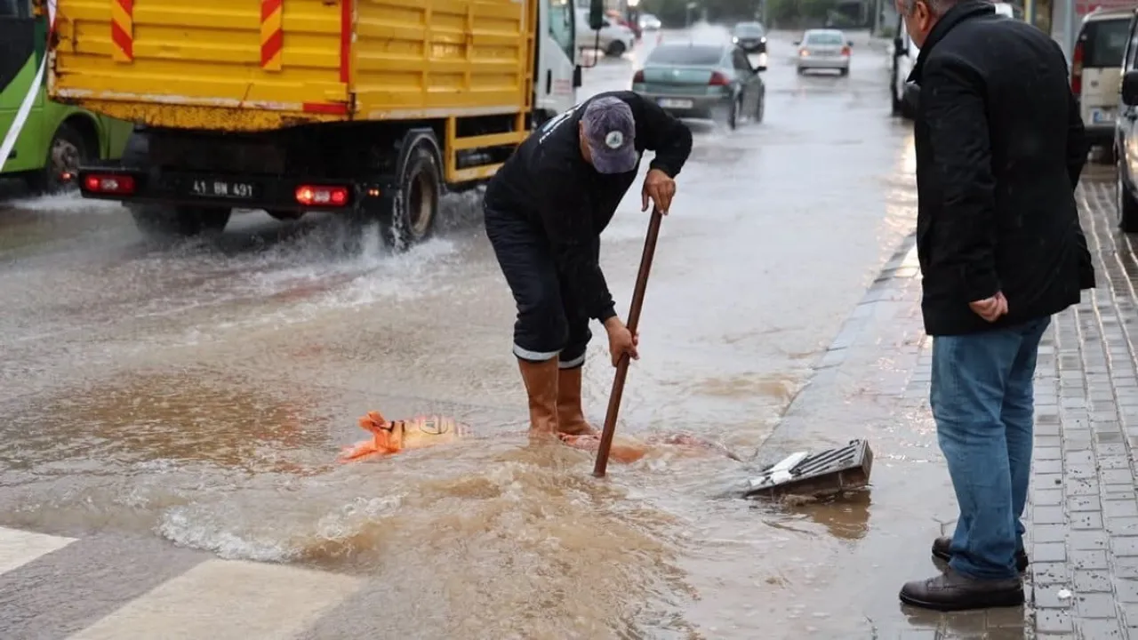 Kartepe'de hasar giderme çalışmaları tüm hızıyla sürüyor