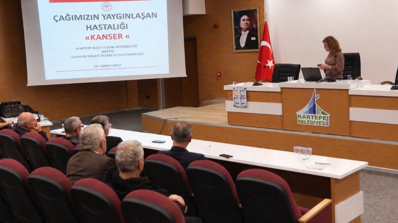 Kartepe'de muhtar ve azalara sağlık okuryazarlığı eğitimiyle mahallere doğru bilgi taşınıyor