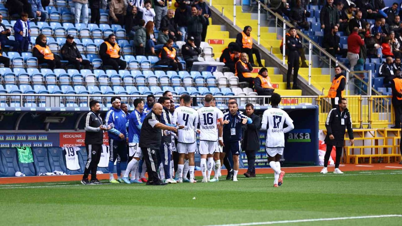 Kasımpaşa ilk yarıda üstünlüğü ele geçirdi: 2-1