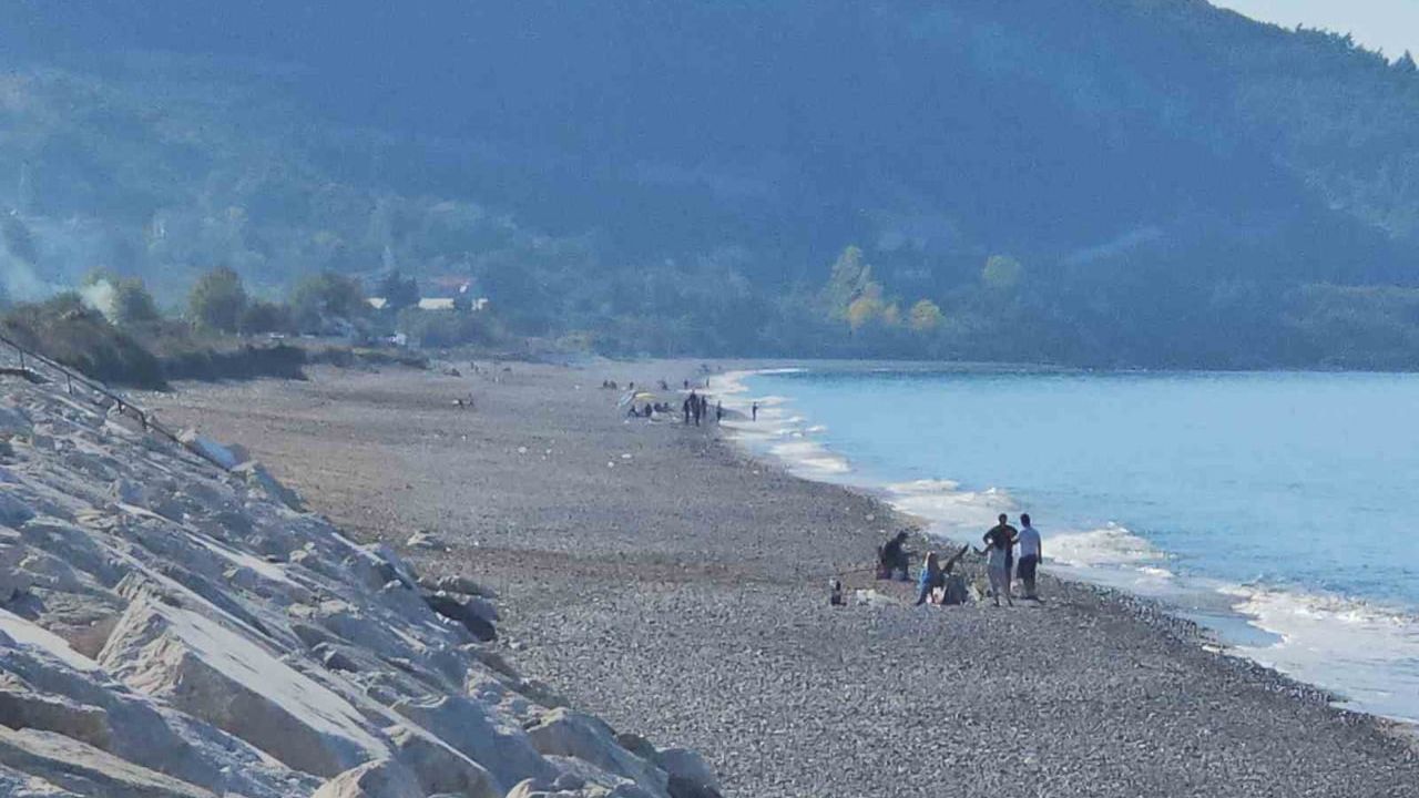 Kastamonu Cide'de yazdan kalma gün sahillere taştı