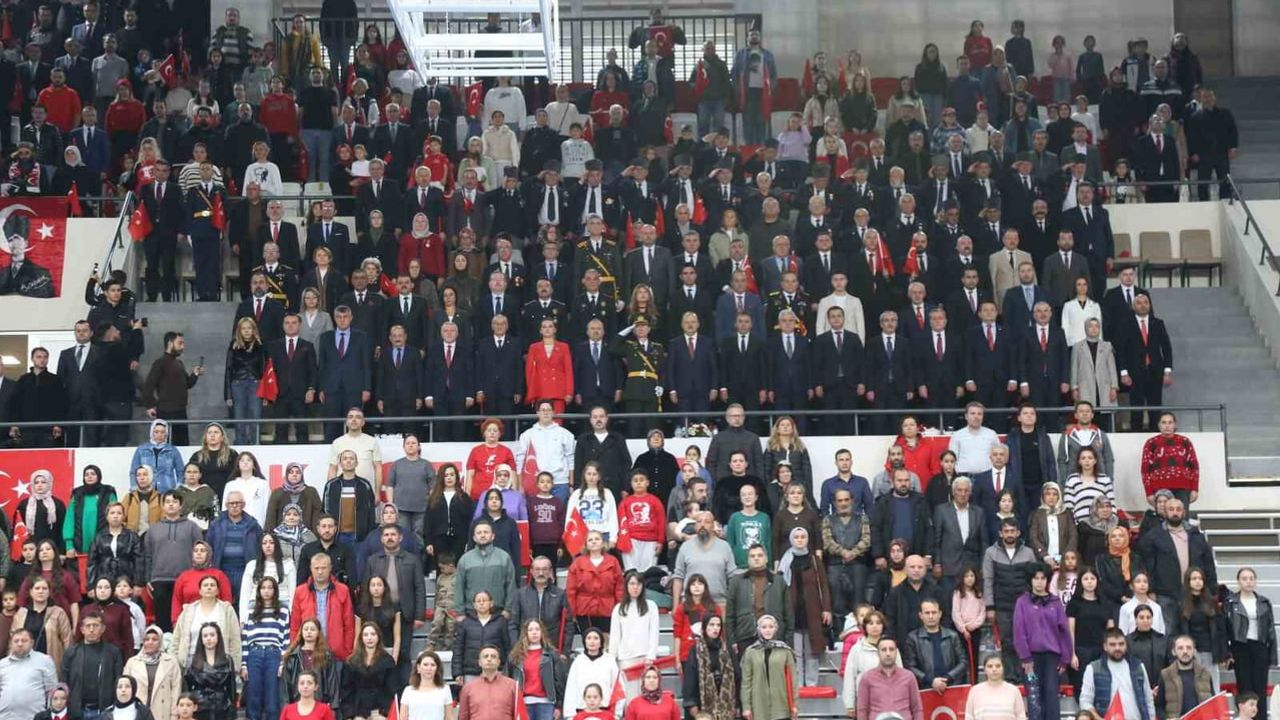 Kastamonu'da bayram coşkusu: komandolar ve sporcular sahnede