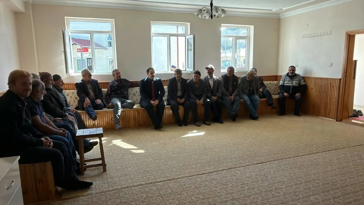 Kaymakam Ahat Otlukbeli ve Elmalı'de köylülerin taleplerini dinledi