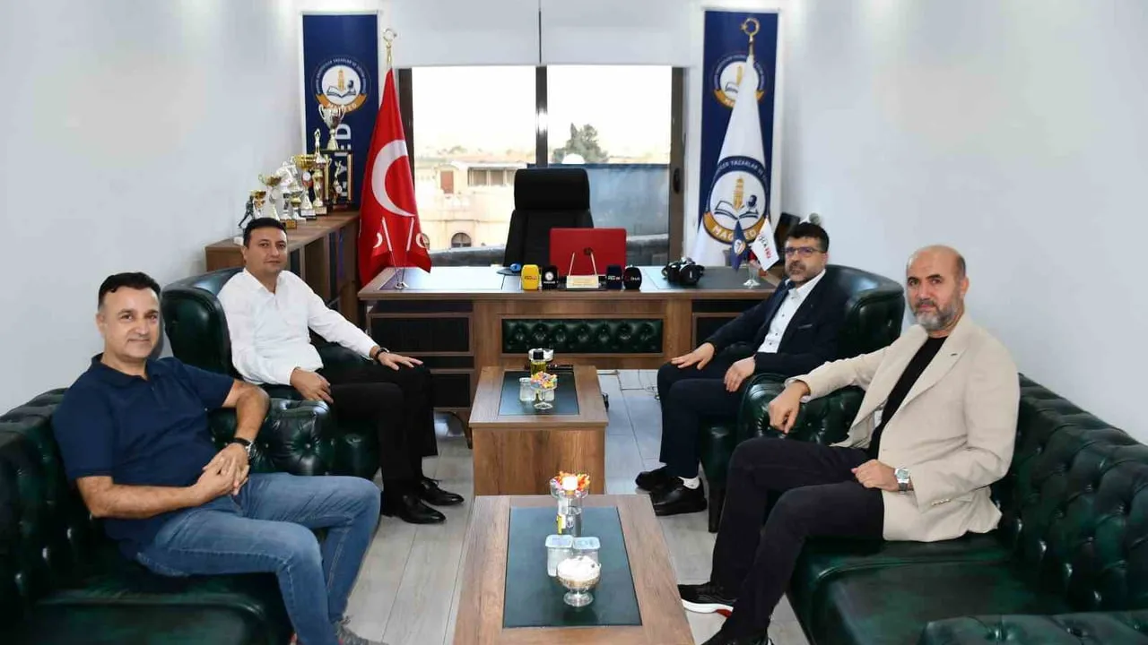 Kaymakam Gürsel Temurci gazetecilerle buluştu ve derneğe destek mesajı verdi