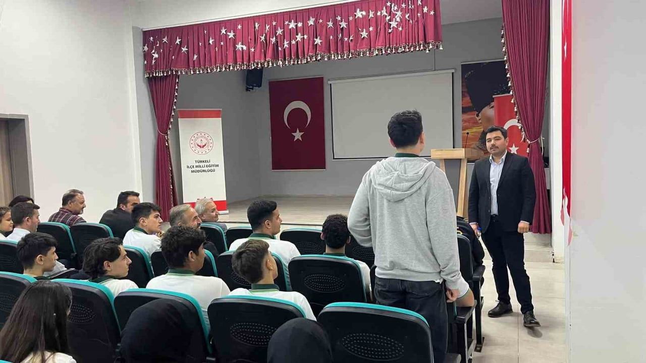 Kaymakam Kandemir, YKS yolculuğunda öğrencilerin yanında