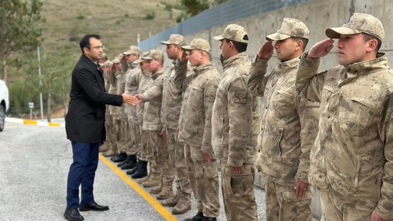 Kaymakam Taşkıran Refahiye'de jandarma personeliyle bir araya geldi
