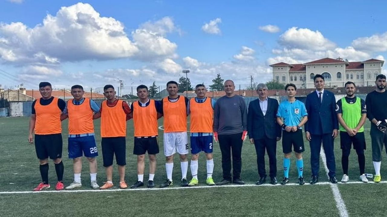 Kaymakamın vuruşu ile Pazaryeri'nde kurumlar arası futbol heyecanı başladı